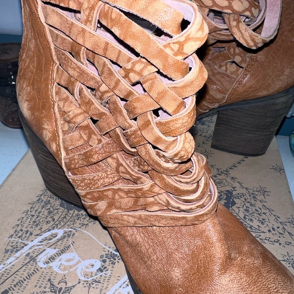 Free People Carrera Heel Boot - Picture 2 of 6